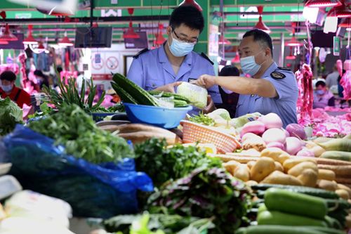 瑤海區(qū)開展節(jié)前食品安全專項(xiàng)檢查，筑牢食品銷售環(huán)節(jié)安全防線